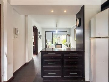 Venta Casa 5 amb en Caisamar c/ piscina y quincho