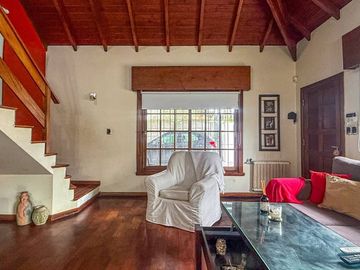 Venta Casa 5 amb en Caisamar c/ piscina y quincho