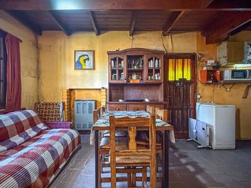 VENTA CASA 3 AMBIENTES ALPINA CON PARQUE
