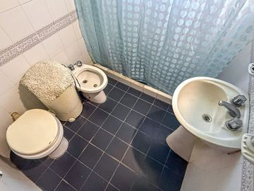 VENTA CASA 3 AMBIENTES ALPINA CON PARQUE