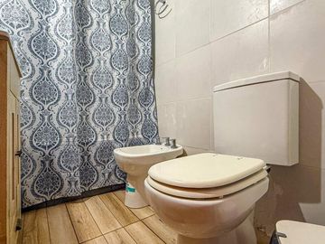 venta casa 3 ambientes jardin + dto 2 amb. permuta