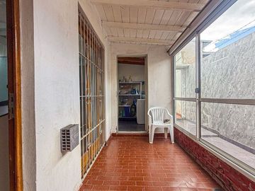 venta casa 3 ambientes jardin + dto 2 amb. permuta