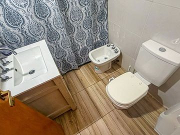 venta casa 3 ambientes jardin + dto 2 amb. permuta