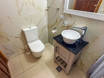 venta casa 3 ambientes jardin + dto 2 amb. permuta