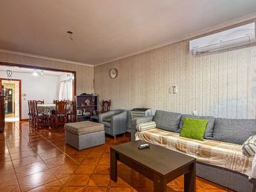 venta casa 3 ambientes jardin + dto 2 amb. permuta