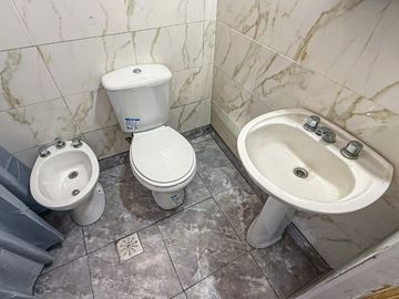 venta casa 3 ambientes jardin + dto 2 amb. permuta