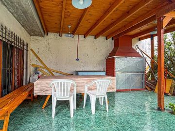 venta casa 3 ambientes jardin + dto 2 amb. permuta