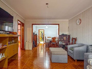 venta casa 3 ambientes jardin + dto 2 amb. permuta
