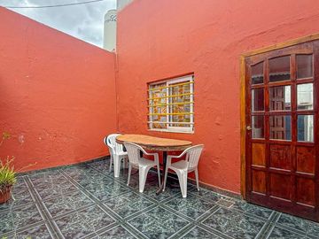venta casa 3 ambientes jardin + dto 2 amb. permuta