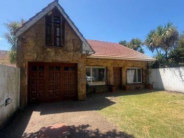 VENTA CASA 5 AMBIENTES CONSTITUCIÓN PILETA QUINCHO
