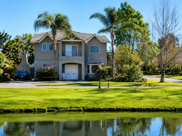 Venta Casa 4 Ambientes - Club de Campo Pueyrredon