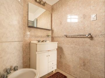 VENTA 3 AMBIENTES CON BALCON Y COCHERA VERSALLES
