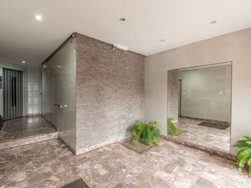 VENTA 3 AMBIENTES CON BALCON Y COCHERA VERSALLES