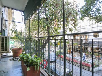 SEMIPISO DE 4 AMB.  C/COCHERA, FRENTE EN BELGRANO