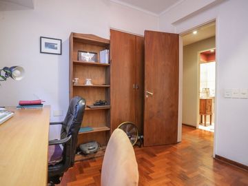 SEMIPISO DE 4 AMB.  C/COCHERA, FRENTE EN BELGRANO