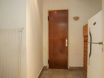 SEMIPISO DE 4 AMB.  C/COCHERA, FRENTE EN BELGRANO