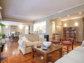 SEMIPISO DE 4 AMB.  C/COCHERA, FRENTE EN BELGRANO