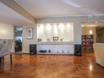 SEMIPISO DE 4 AMB.  C/COCHERA, FRENTE EN BELGRANO