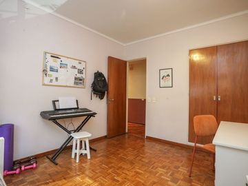 SEMIPISO DE 4 AMB.  C/COCHERA, FRENTE EN BELGRANO