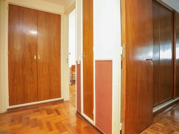 SEMIPISO DE 4 AMB.  C/COCHERA, FRENTE EN BELGRANO