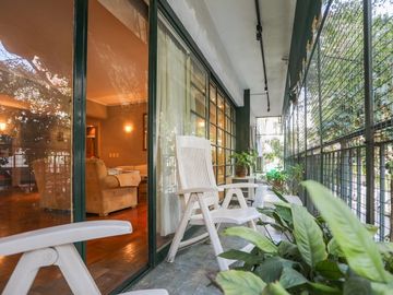 SEMIPISO DE 4 AMB.  C/COCHERA, FRENTE EN BELGRANO
