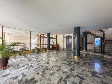 SEMIPISO DE 4 AMB.  C/COCHERA, FRENTE EN BELGRANO
