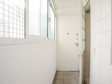 SEMIPISO DE 4 AMB.  C/COCHERA, FRENTE EN BELGRANO