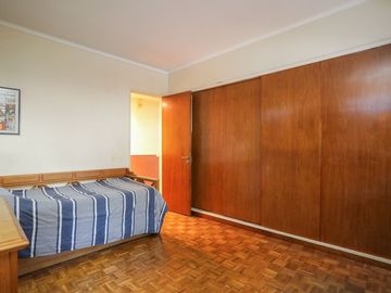 SEMIPISO DE 4 AMB.  C/COCHERA, FRENTE EN BELGRANO