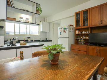 SEMIPISO DE 4 AMB.  C/COCHERA, FRENTE EN BELGRANO