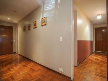 SEMIPISO DE 4 AMB.  C/COCHERA, FRENTE EN BELGRANO