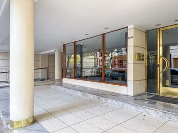 SEMIPISO DE 4 AMB.  C/COCHERA, FRENTE EN BELGRANO