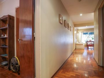 SEMIPISO DE 4 AMB.  C/COCHERA, FRENTE EN BELGRANO