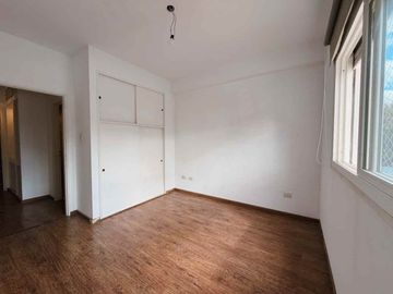 VENTA 3 AMB CON BALCON Y COCHERA BARRIO FLORES
