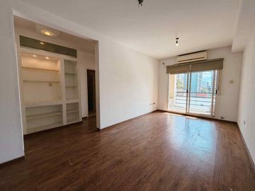 VENTA 3 AMB CON BALCON Y COCHERA BARRIO FLORES