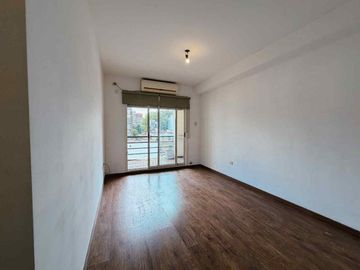 VENTA 3 AMB CON BALCON Y COCHERA BARRIO FLORES