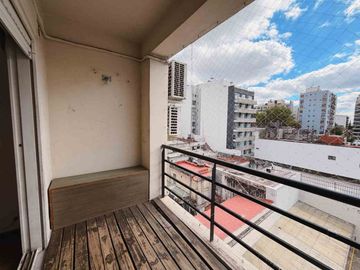 VENTA 3 AMB CON BALCON Y COCHERA BARRIO FLORES