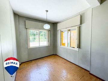 CASA 3 AMBIENTES COCHERA JARDIN SAN JUSTO