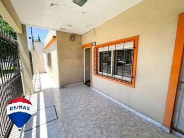 CASA 3 AMBIENTES COCHERA JARDIN SAN JUSTO