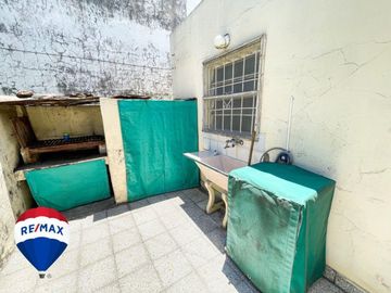 CASA 3 AMBIENTES COCHERA JARDIN SAN JUSTO