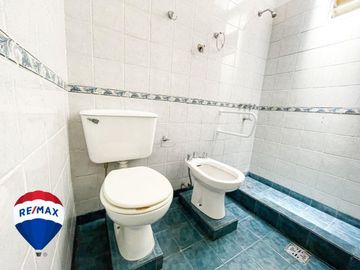 CASA 3 AMBIENTES COCHERA JARDIN SAN JUSTO