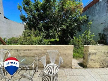 CASA 3 AMBIENTES COCHERA JARDIN SAN JUSTO
