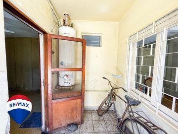 CASA 3 AMBIENTES COCHERA JARDIN SAN JUSTO
