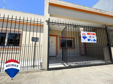 CASA 3 AMBIENTES COCHERA JARDIN SAN JUSTO