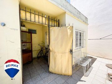 CASA 3 AMBIENTES COCHERA JARDIN SAN JUSTO