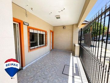 CASA 3 AMBIENTES COCHERA JARDIN SAN JUSTO