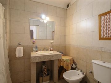 DEPARTAMENTO DE 3 AMBIENTES Y MEDIO VENTA FLORES