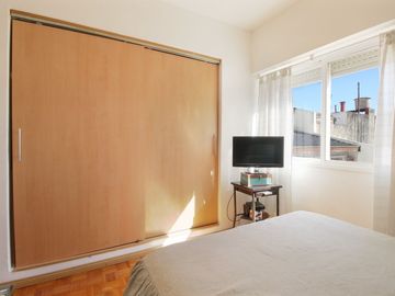 DEPARTAMENTO DE 3 AMBIENTES Y MEDIO VENTA FLORES