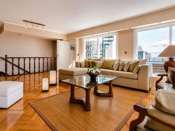 Penthouse Belgrano 3 plantas Terraza y vista rio