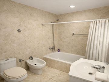 Venta de amplio departamento en San Nicolás