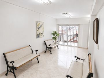 Venta de amplio departamento en San Nicolás